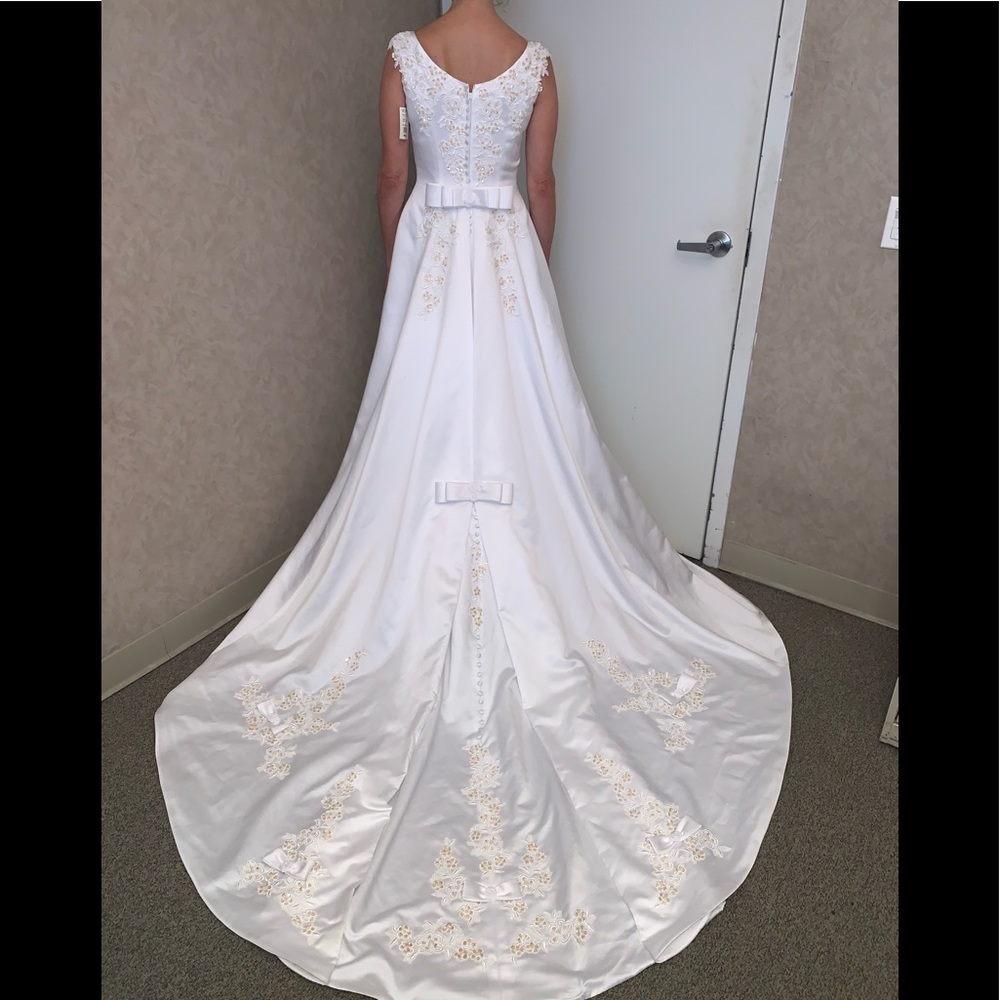 Michaelangelo David’s bridal wedding dress